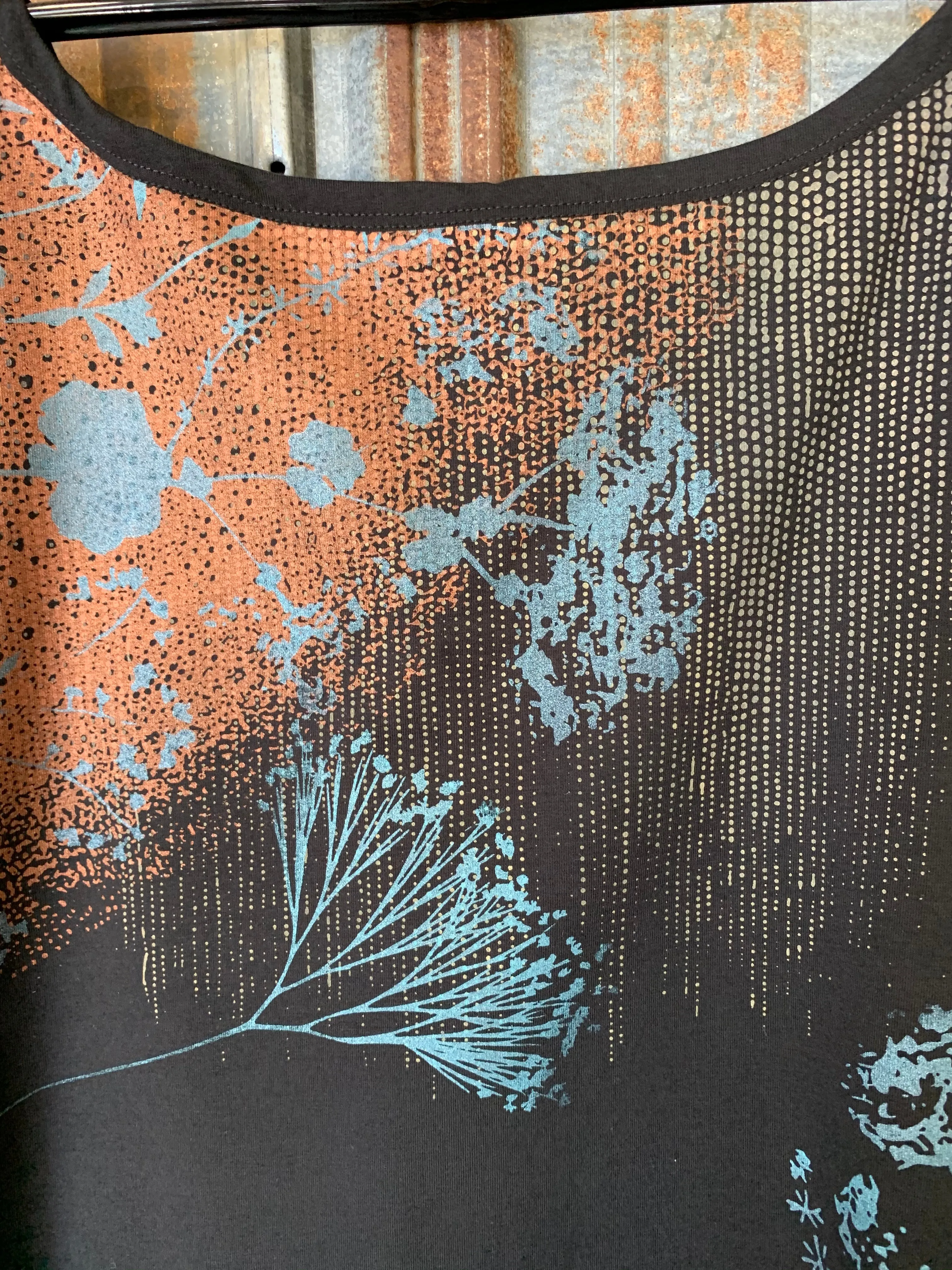 2218 Mariposa Square Top Black Copper Floral