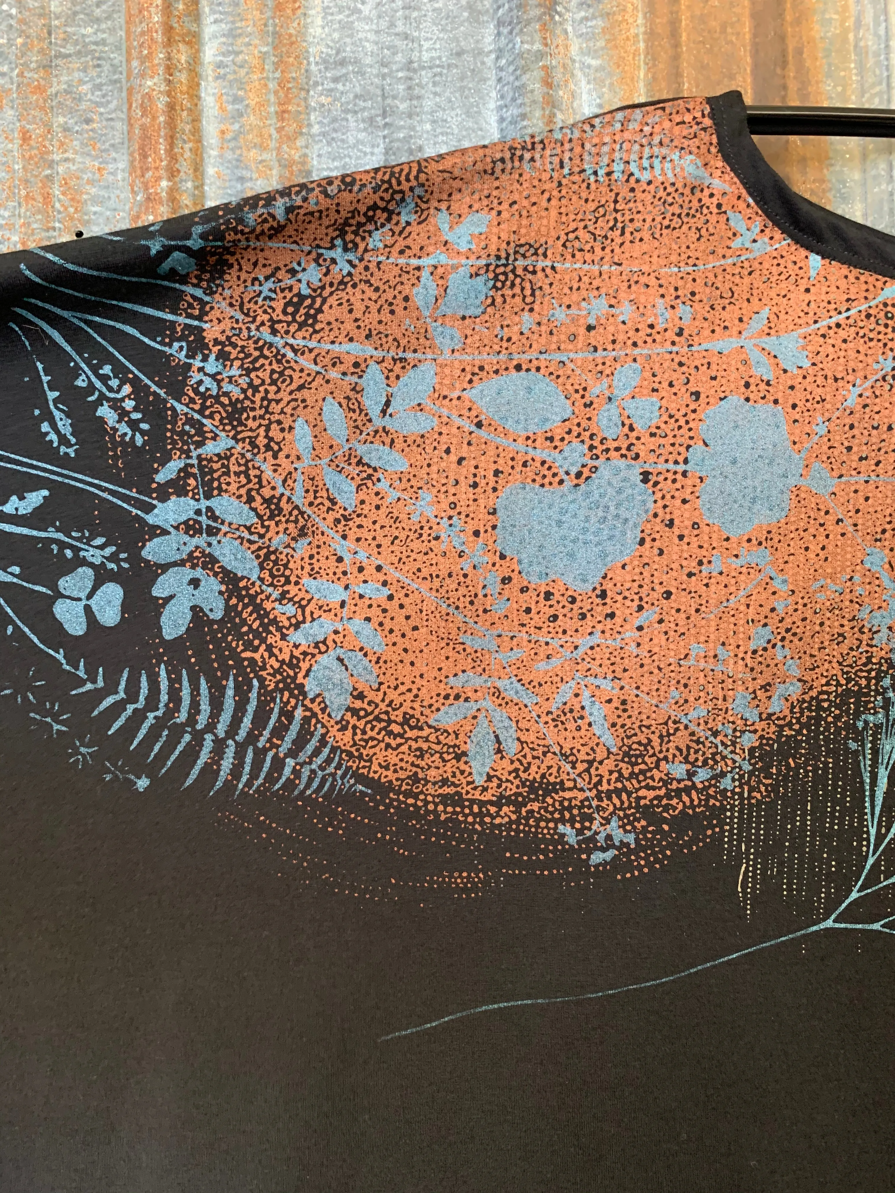 2218 Mariposa Square Top Black Copper Floral