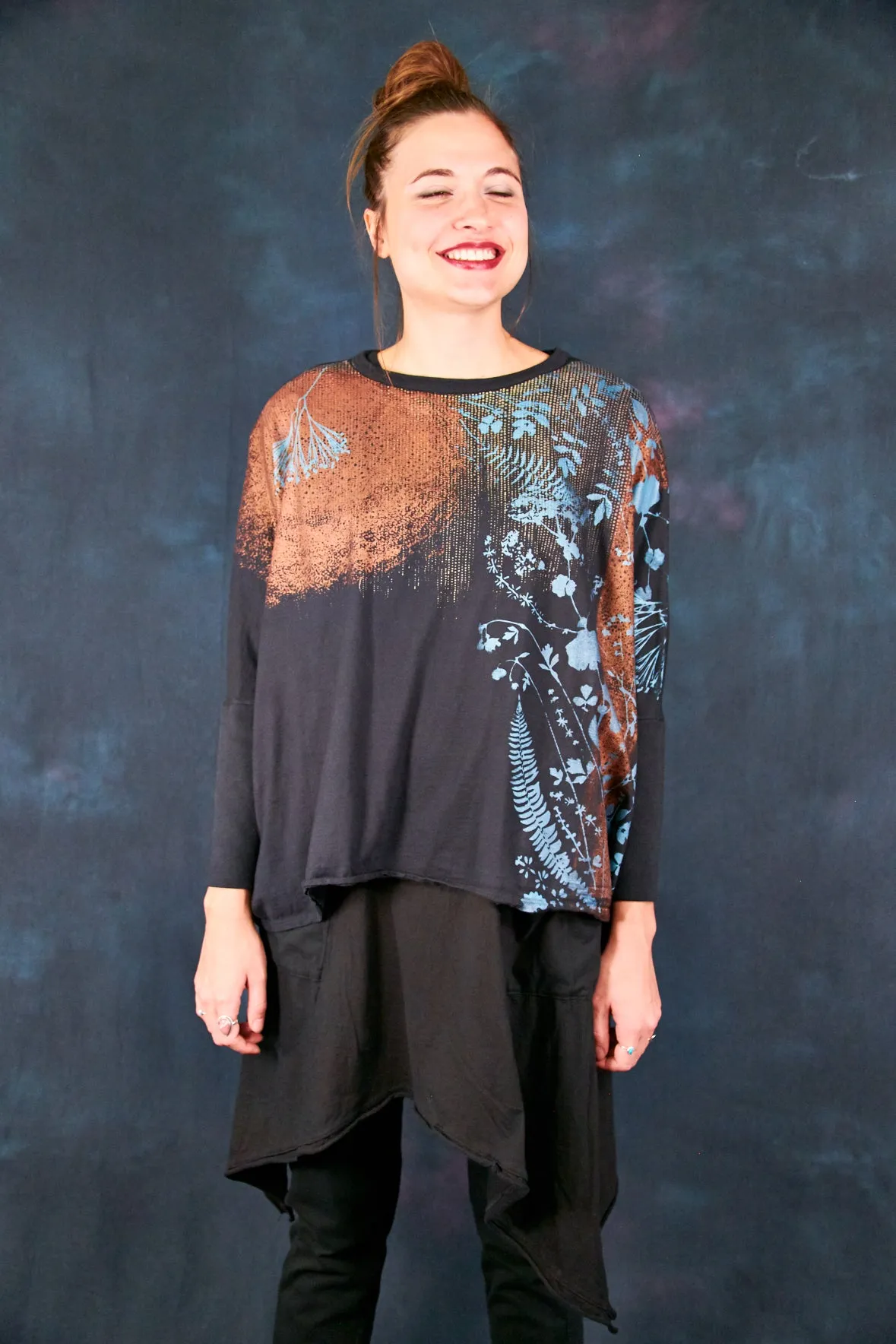 2218 Mariposa Square Top Black Copper Floral