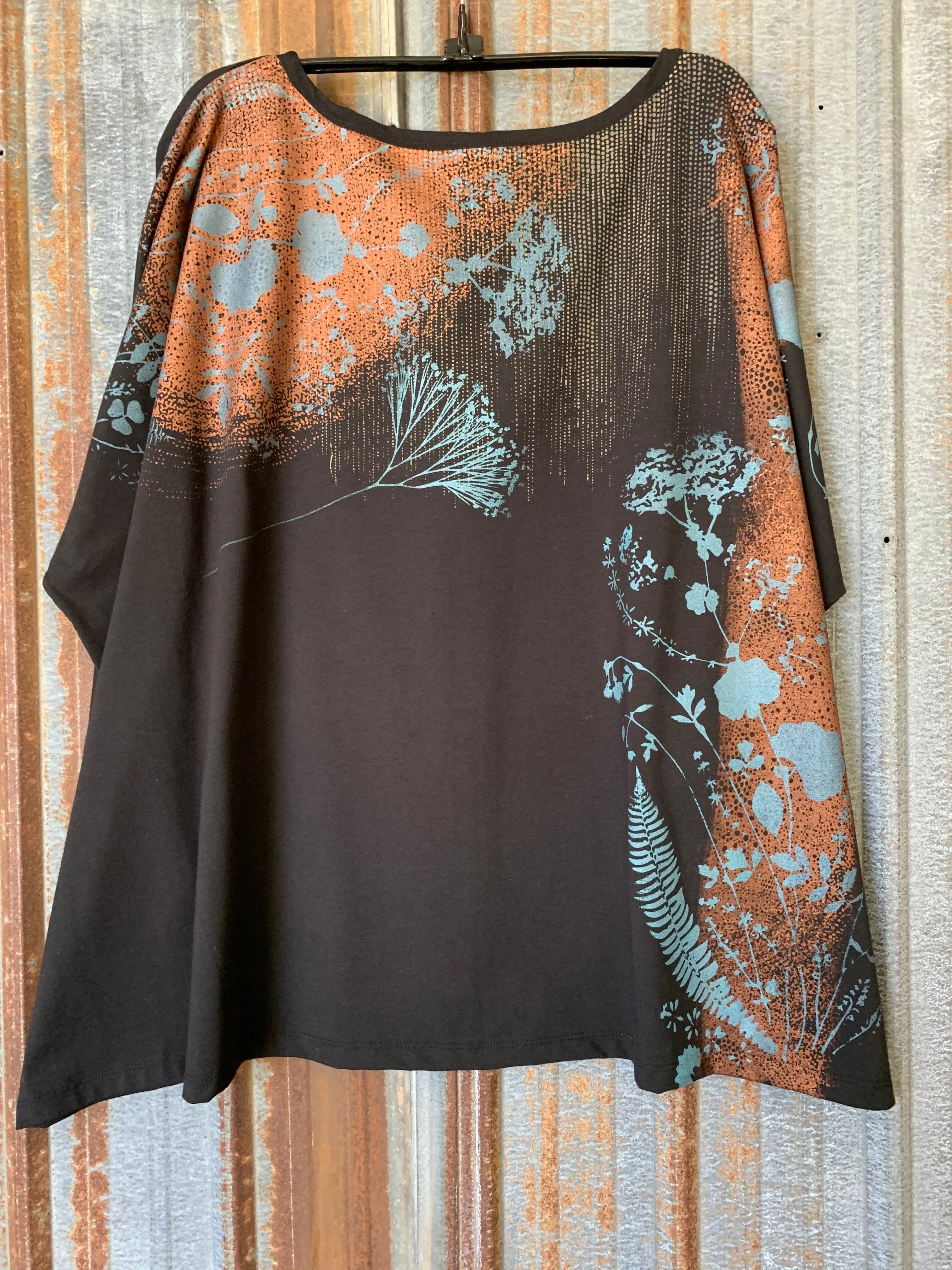2218 Mariposa Square Top Black Copper Floral