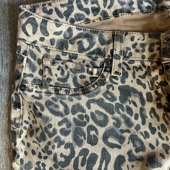 Bebe leopard print jeans size 30