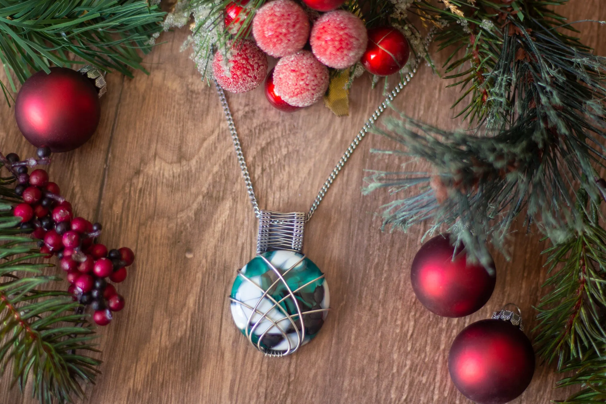 Crisscross Sterling Silver Pendant with Green and White Fused Glass Cabochon
