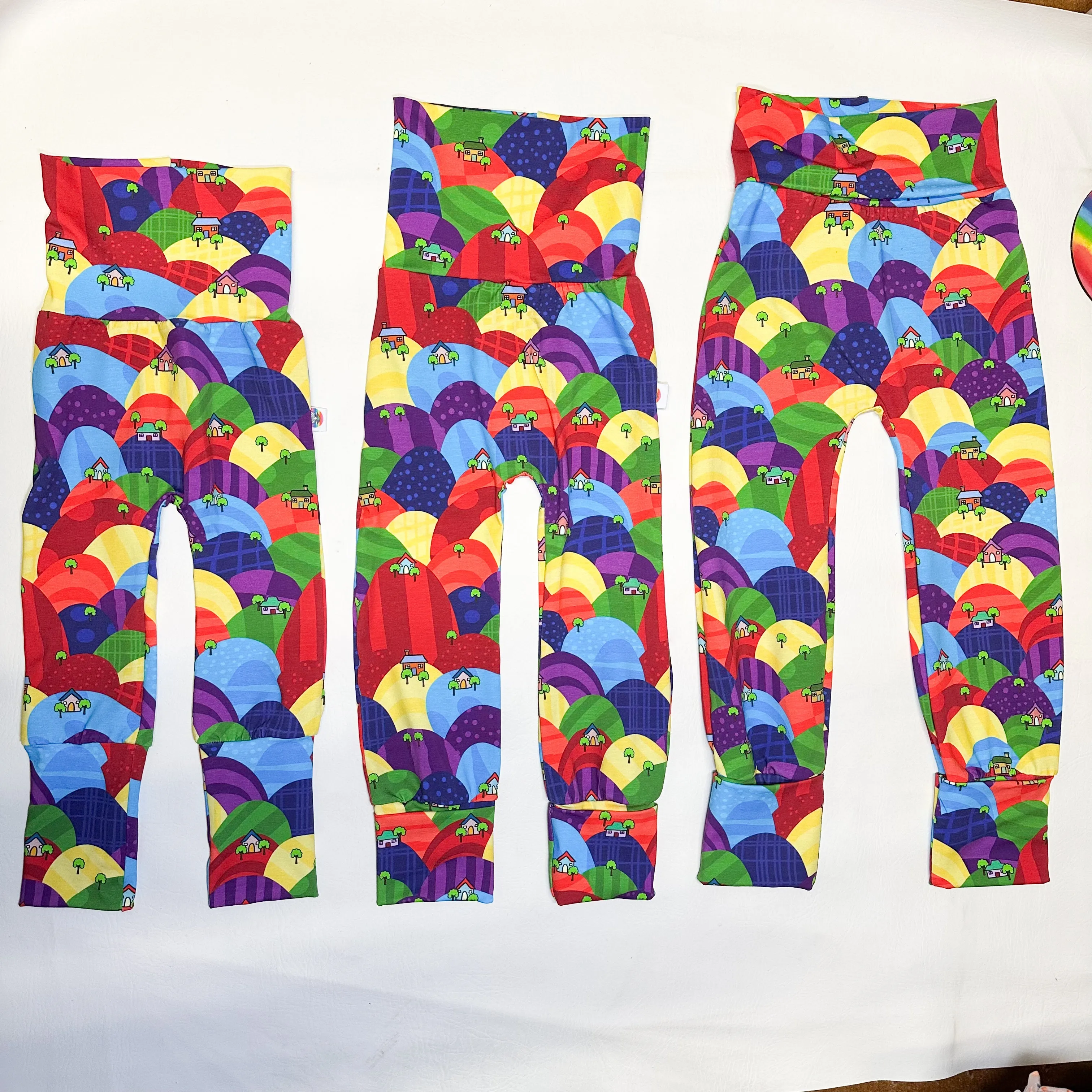 Kids Ready To Ship 5Y-9Y Grow-With-Me Rainbow Hill Town Harems