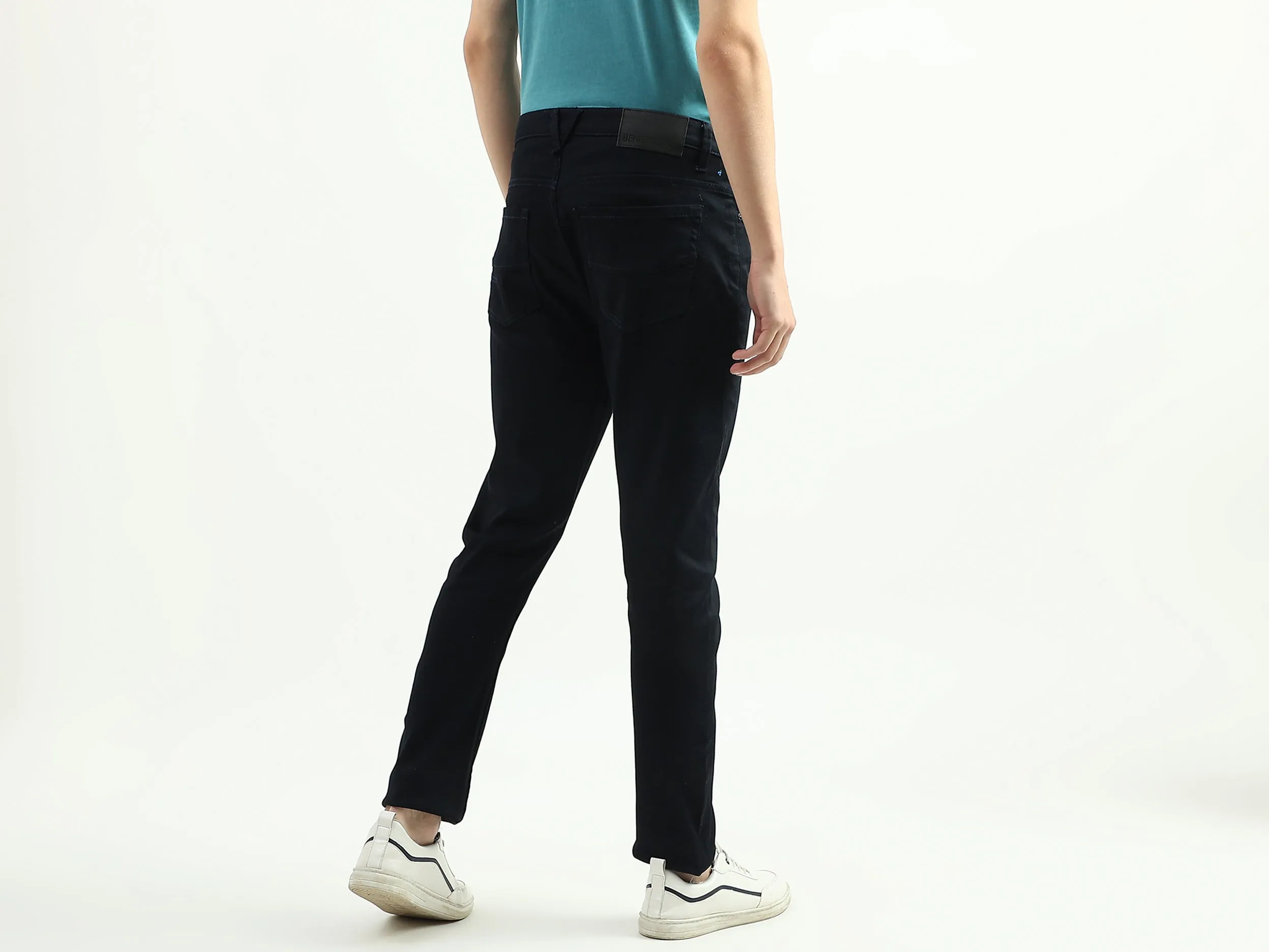 Men Solid Carrot Fit Jeans