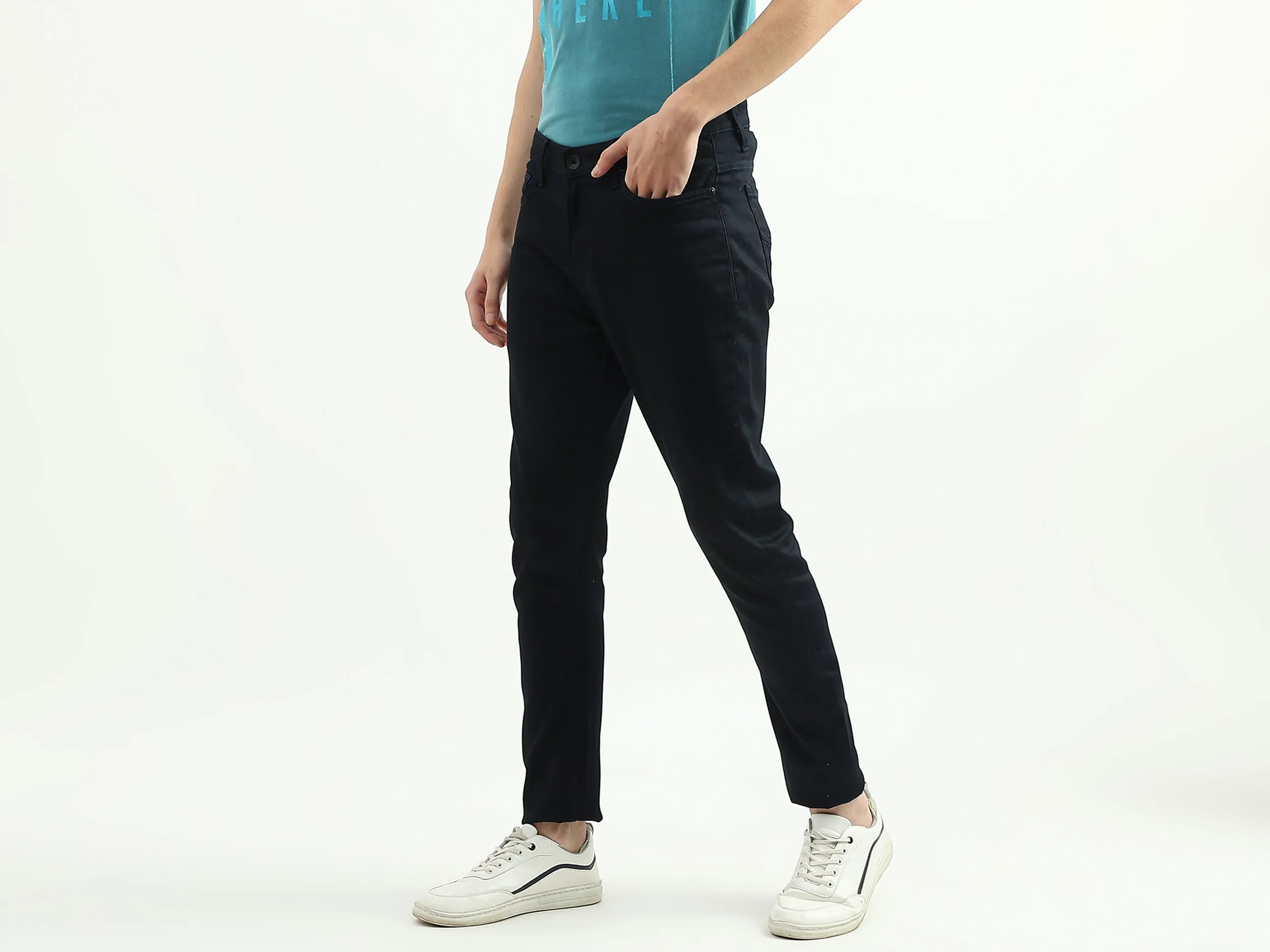 Men Solid Carrot Fit Jeans