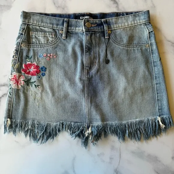 NWOT Express Embroidered Mini Skirt