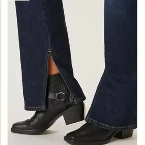 NWT - Anthropologie Pilcro Women's Open Slit Bottom Jeans Size: 25