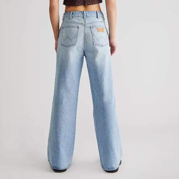 NWT Wrangler Sonny Medium Light Wash Bonnie 683 Low Slung Loose Flare Jeans