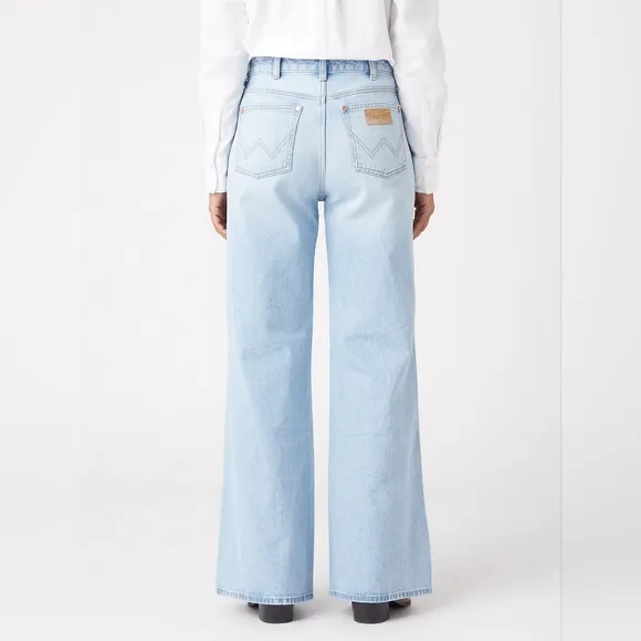 NWT Wrangler Sonny Medium Light Wash Bonnie 683 Low Slung Loose Flare Jeans