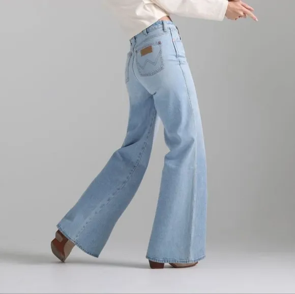 NWT Wrangler Sonny Medium Light Wash Bonnie 683 Low Slung Loose Flare Jeans