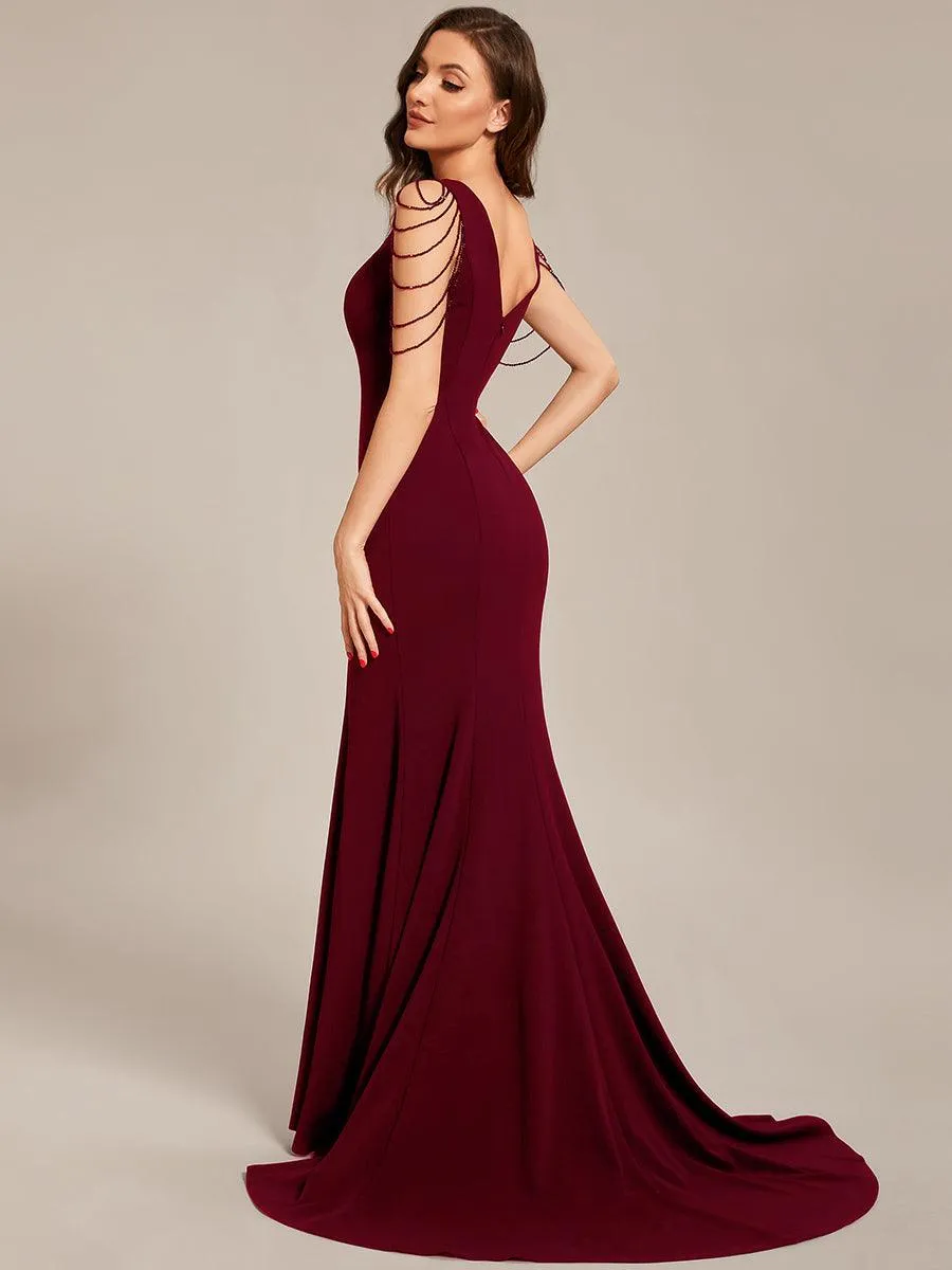 Robe de bal moulante en crêpe extensible à col en V et fente haute sur le devant