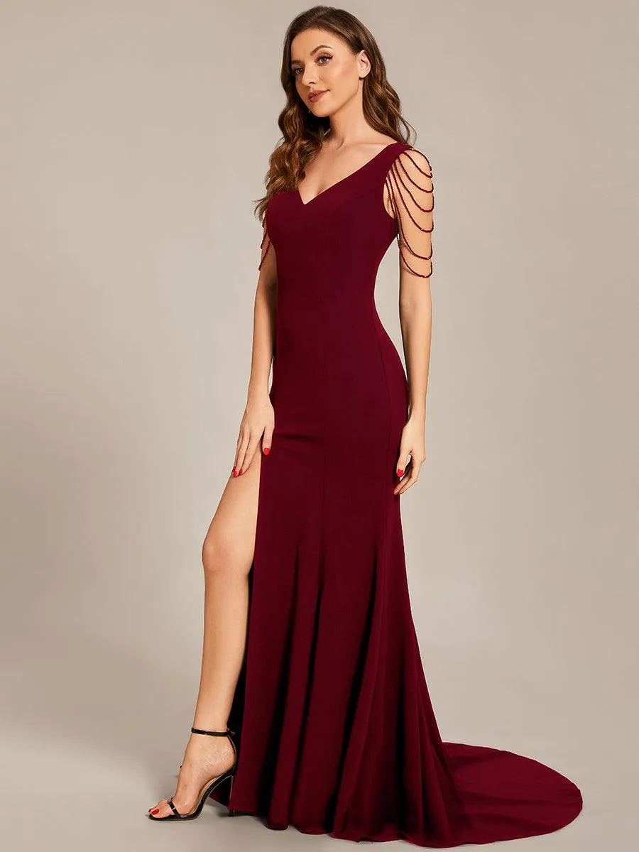 Robe de bal moulante en crêpe extensible à col en V et fente haute sur le devant