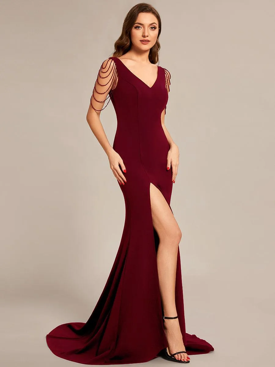 Robe de bal moulante en crêpe extensible à col en V et fente haute sur le devant