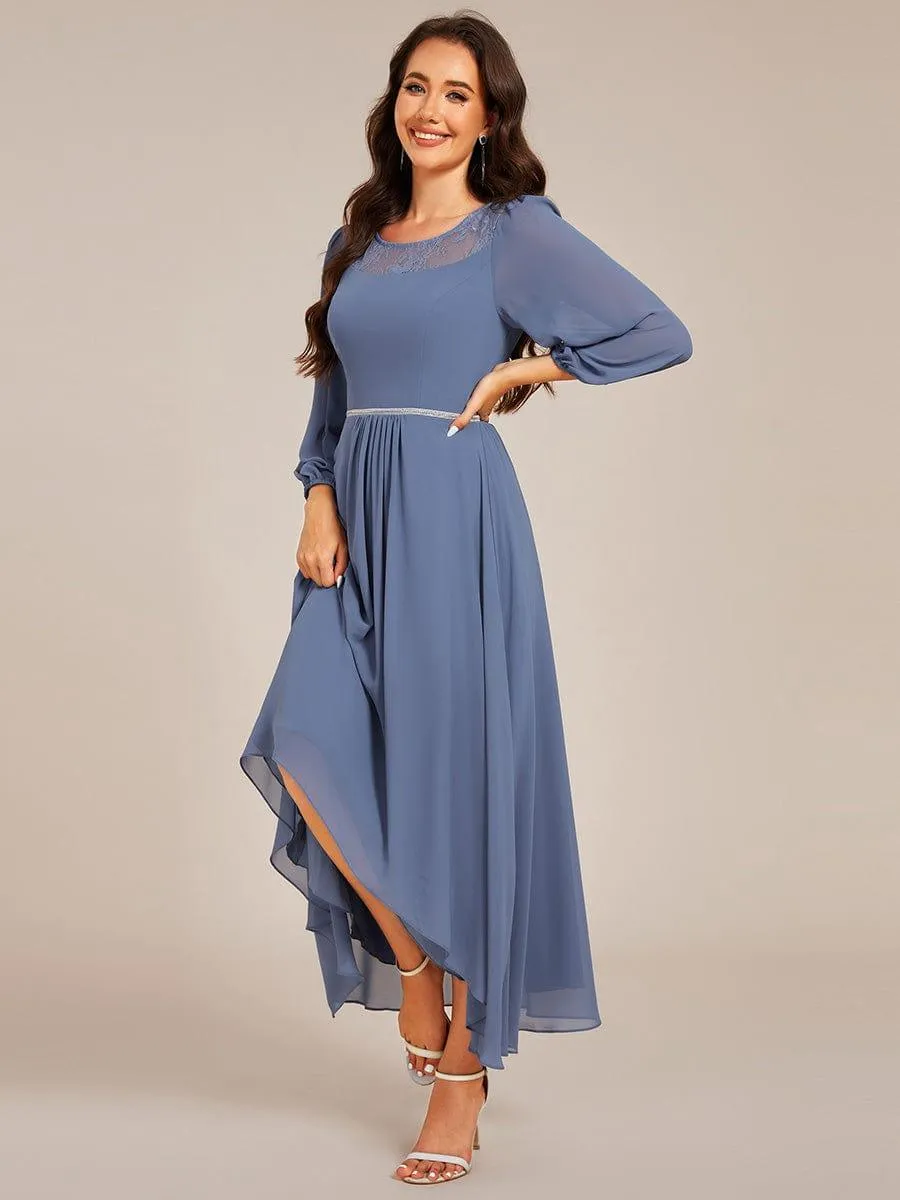 Robe d'invitée de mariage mi-longue en mousseline à col rond