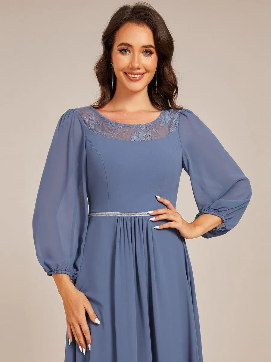 Robe d'invitée de mariage mi-longue en mousseline à col rond
