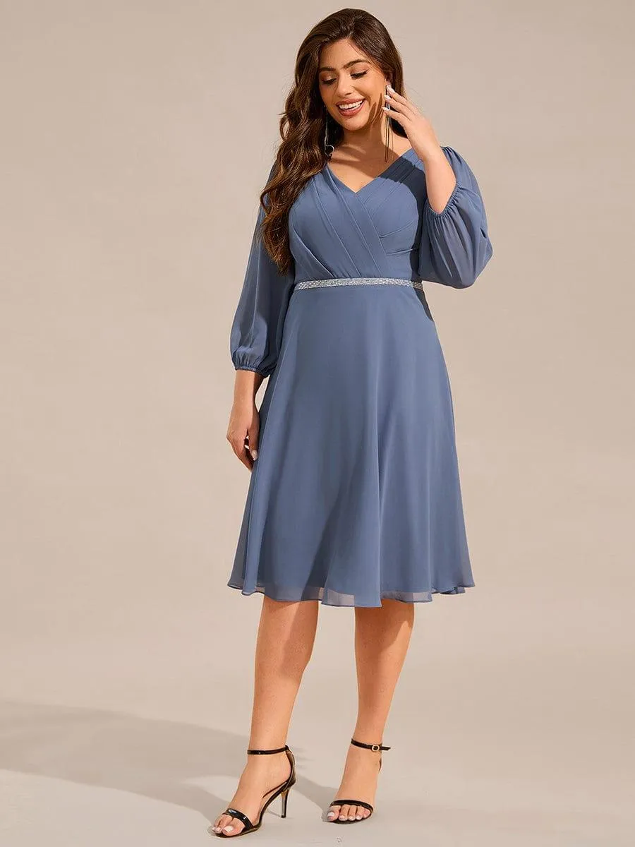 Robe d'invitée de mariage mi-longue grande taille avec chaîne à la taille