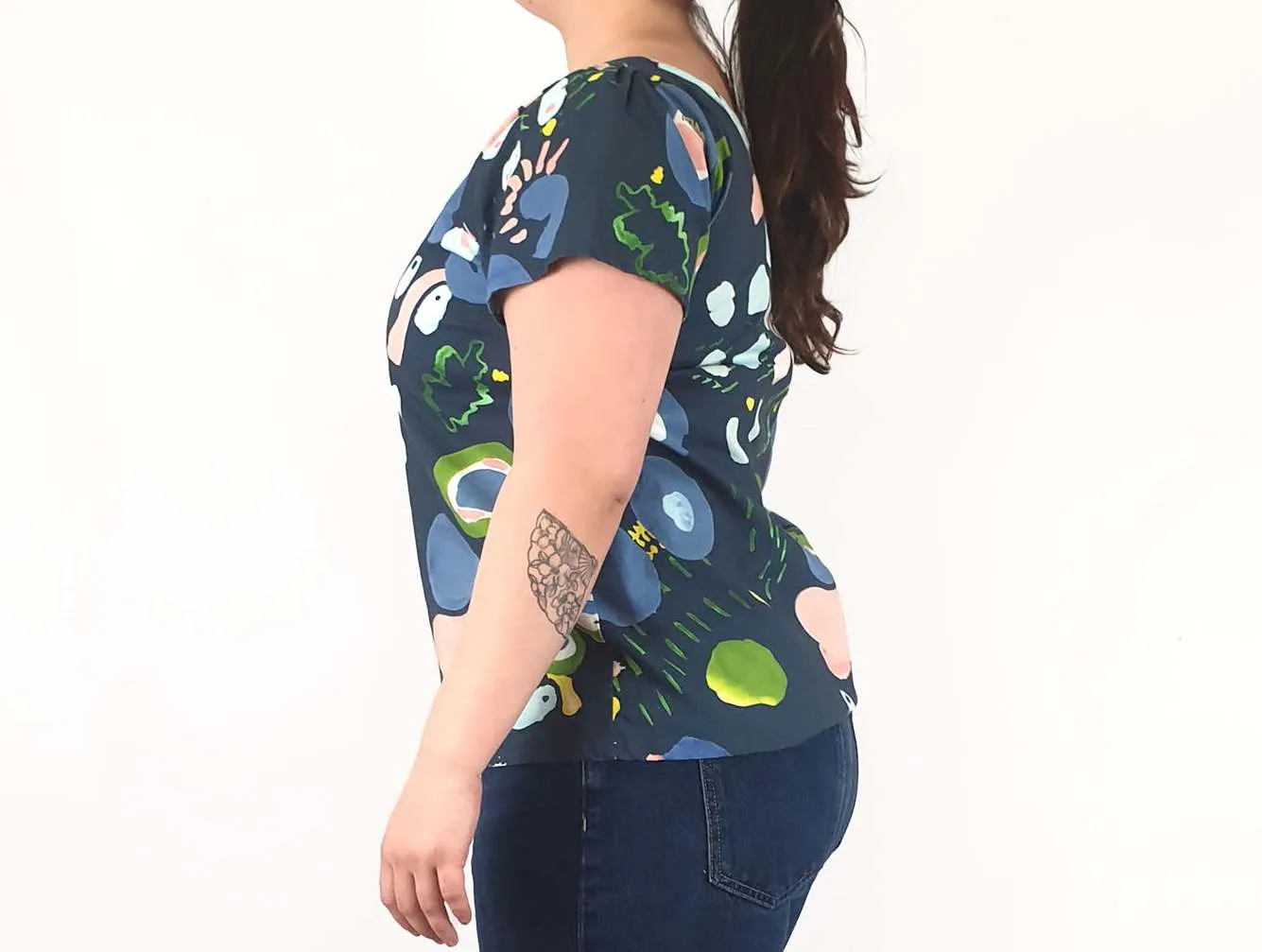 Rummage Style blue abstract print top size 16