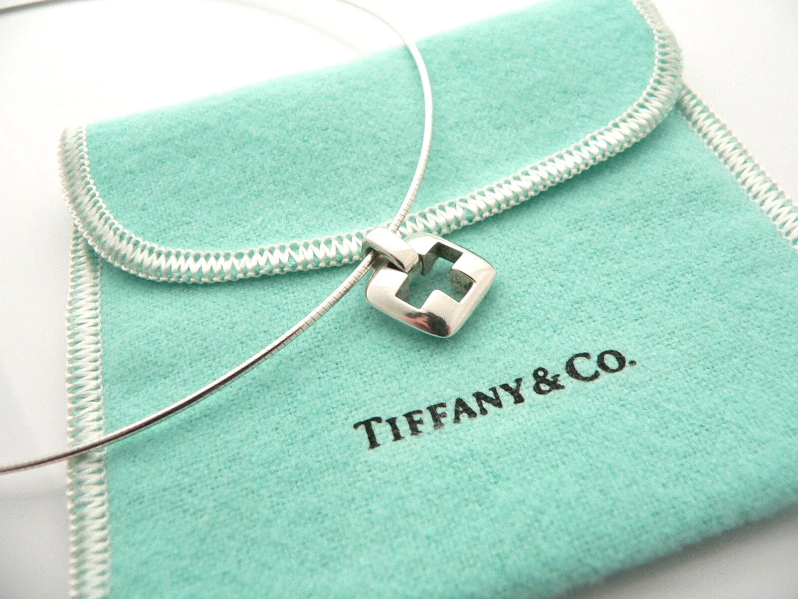 Tiffany & Co Cross Necklace Pendant Charm Chain Silver Love Gift Pouch Crucifix